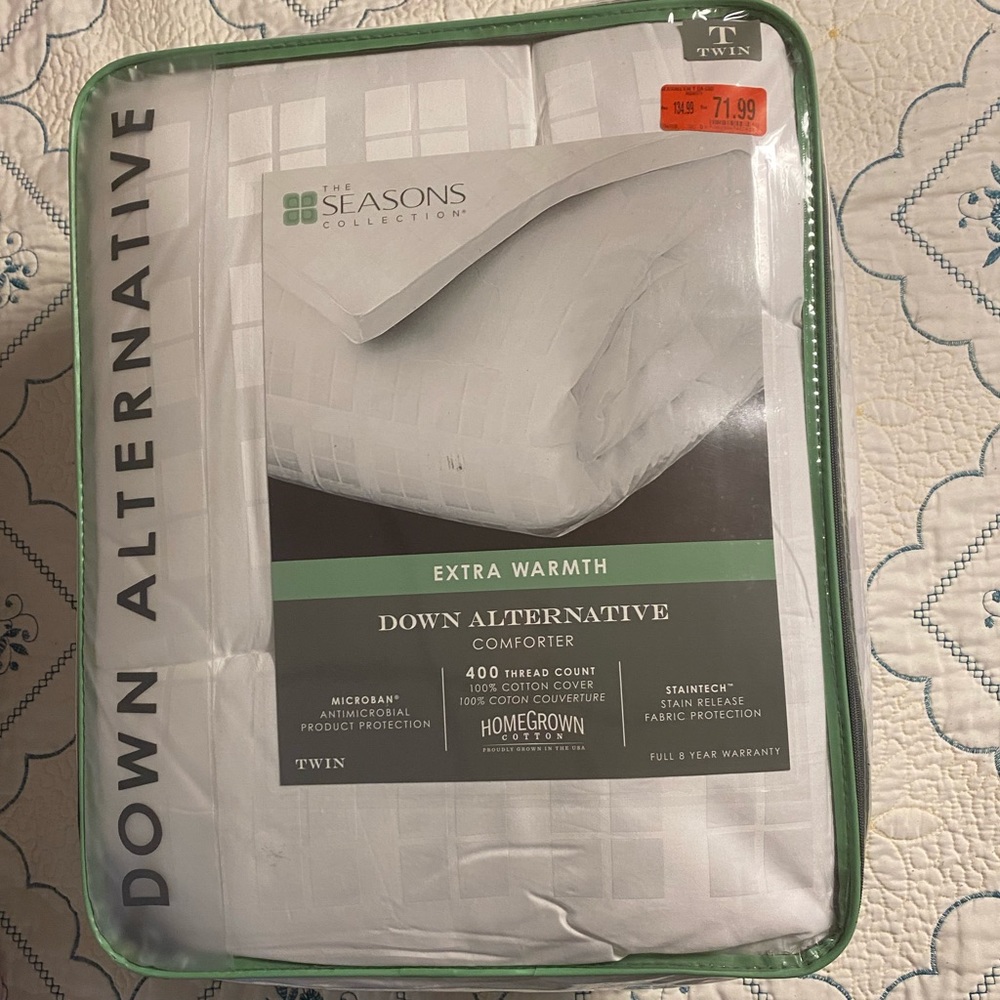 Twin size down alternative comforter